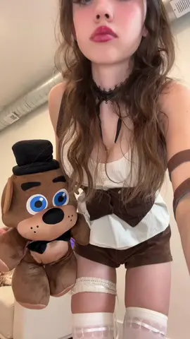 Bich im freddy fazbear #10footanimatronic #fivenightsatfreddys #fnaf #fnafcosplay #bonniecosplay #bonnie #fivenightsatfreddyscosplay #fnaf2 #fnafmovie #fivenightsatfreddysedit 