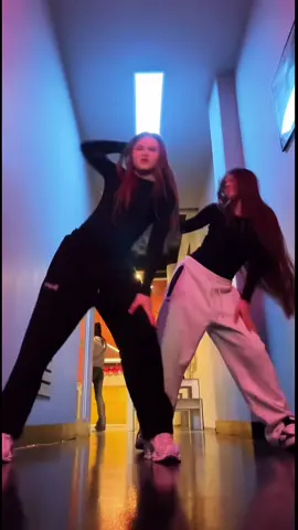 @𝐙𝐀𝐇𝐈𝐃𝐄 same place 💃#fyp #viral #dancer #fypシ゚viral🖤tiktok #viralvideos 