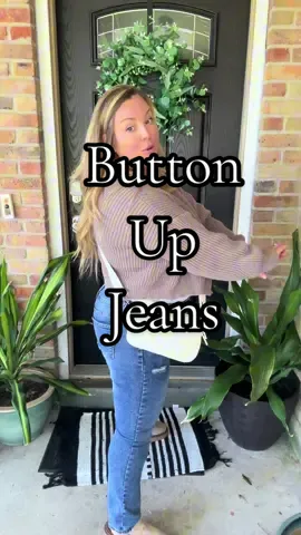 The cutest jeans that are short girl approved! #denim #jeans #shortgirproblems #shortgirl #jeansoutfit 
