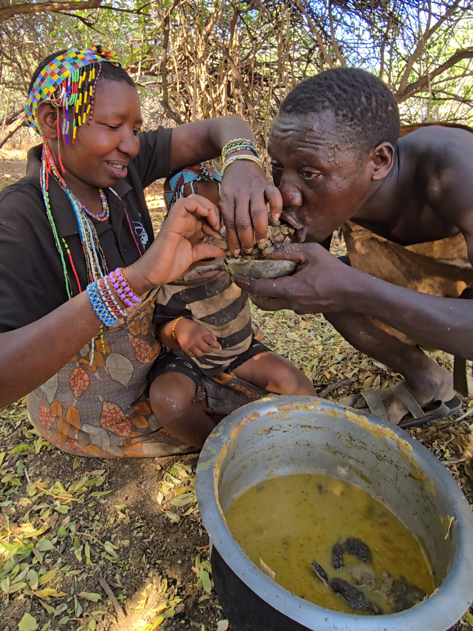 beautiful love,care and love #chaaba #dudukwe #hadzabetribe #fyp #Africancrazylife 