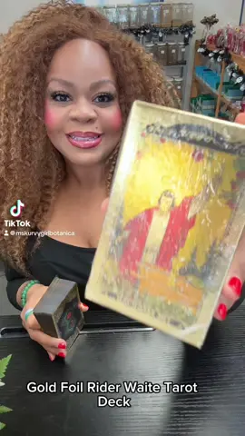 #tarotcards #riderwaite #goldfoil #tarotcommunity #tarotdeck 
