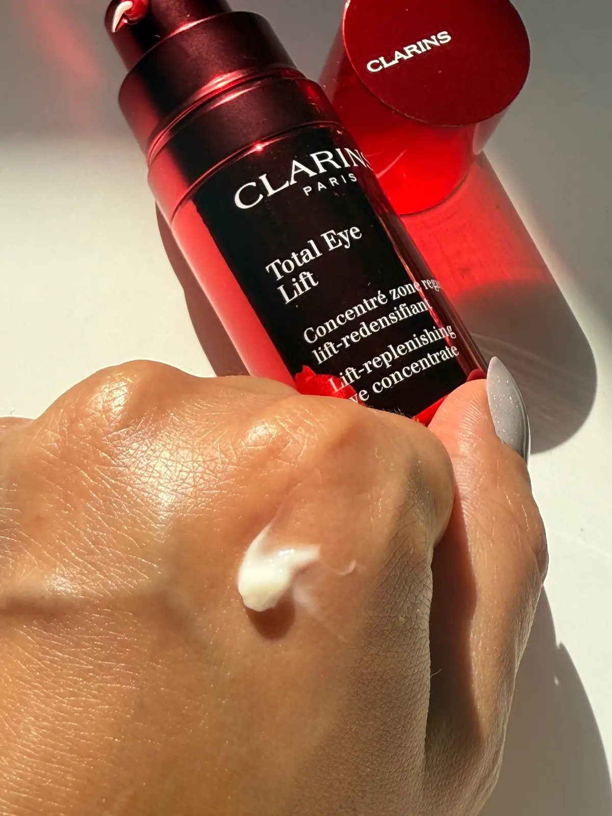 Clarins Total Eye lift eye cream is created with harungana, a retinol alternative, to target wrinkles, dark circles, and dark buttoned for a visible lift in 30 seconds!  My favorite is the formula. It’s extremely lightweight and gets easily and quickly absorbed by the skin. One thing I always neglected was my eye area. Luckily, I never struggled with under eye circles and such but as I age (34 yrs old), I’m noticing tired and puffy eyes. This eye cream has been my best friend as I attempt to learn to take better care of my under eyes.  @Clarins Official @Clarins USA  #clarins #eyecream #antiaging #skincare 