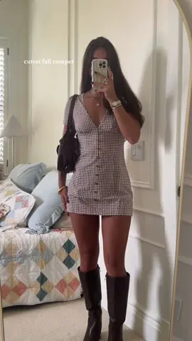 the brown gingham is absolutely perfect🤎