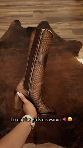 Botas exóticas de Cuadra para ellas 🙂‍↕️ Soprende a tu chica con una de estas! 🔥