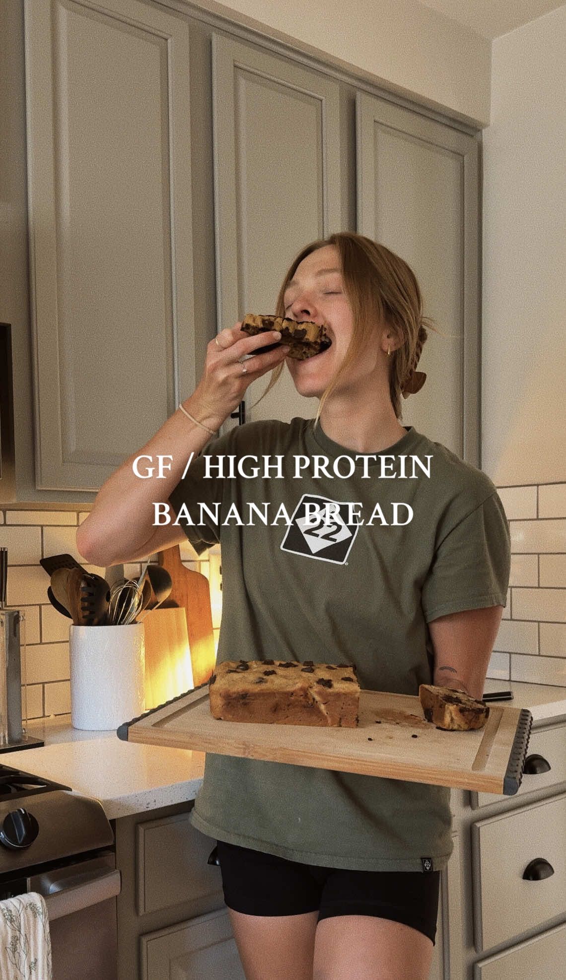 It’s officially the ‘ber months so that means it’s Fall in our home!🍂 baking some high-protein GF pumpkin spice banana bread to celebrate the start of my fav season!🤎 RECIPE BELOW 1 ½ cups oat flour (140 g) ¾ cup gluten-free 1:1 all-purpose flour (100 g) 1 tsp baking powder 1/2 Tbsp pumpkin pie spice 3 ripe bananas, mashed 2 large eggs ¼ cup maple syrup (50 g) ½ cup plain Greek yogurt (100 g) (sub DF yogurt if needed) 1 tsp olive oil (5 g) ½ cup chocolate chips Mix everything in a bowl then pour into a parchment paper lined loaf pan. Top with more chocolate chips if desired. Bake at 350 degrees F (180 degrees C) for 45-50 minutes or until a knife comes out clean. Let cool before slicing.  Original recipe credit goes to  LaurenNicholeFitness!  #fallbaking #fallrecipes #bakingathome  