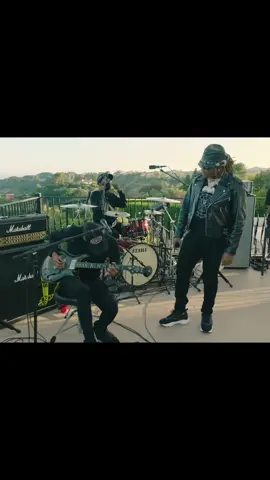 Gunna’s guitarist dropped one of the most smoothest transitions oat from “Sold Out Dates” to “Yosemite” / Wunna Live in LA #gunna #astroworld #la 