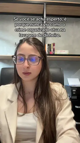 Comparar a “esperteza” individual com a do crime organizado mostra que, juridicamente, estamos diante de organizações estruturadas, com divisão de tarefas, hierarquia e uso de tecnologia. #advogadacriminalista #advogada #prisao #criminal #advogado 