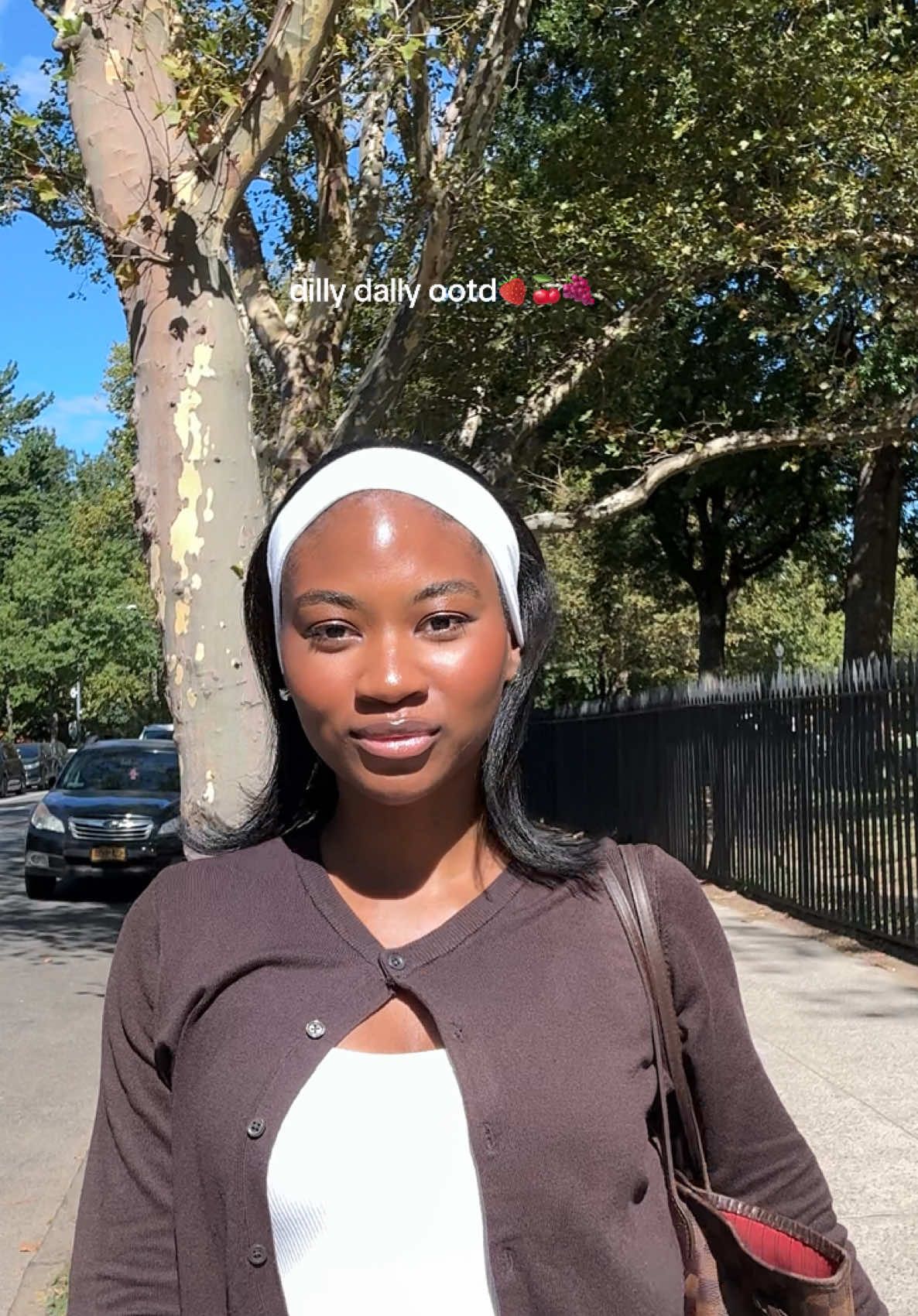 Fall is almost here and I’m channeling my inner Charlotte York at the farmer’s market today 🐻🤎 I love this cute little cardigan from @hm ! It really pulled the outfit together🫶🏾 Unemployment has literally made me a professional dilly dallyer lol.  #prefalloutfits #simpleootd #newyorkfashion #preppyaesthetic #fallootd 