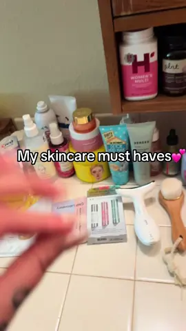 My skincare favs rn !🧖‍♀️Go look at my showcase for all the products 😘♥️.  #skincareroutine #skincaretips #tjmaxxfinds #viralskincareproducts #viralskincareproducts 
