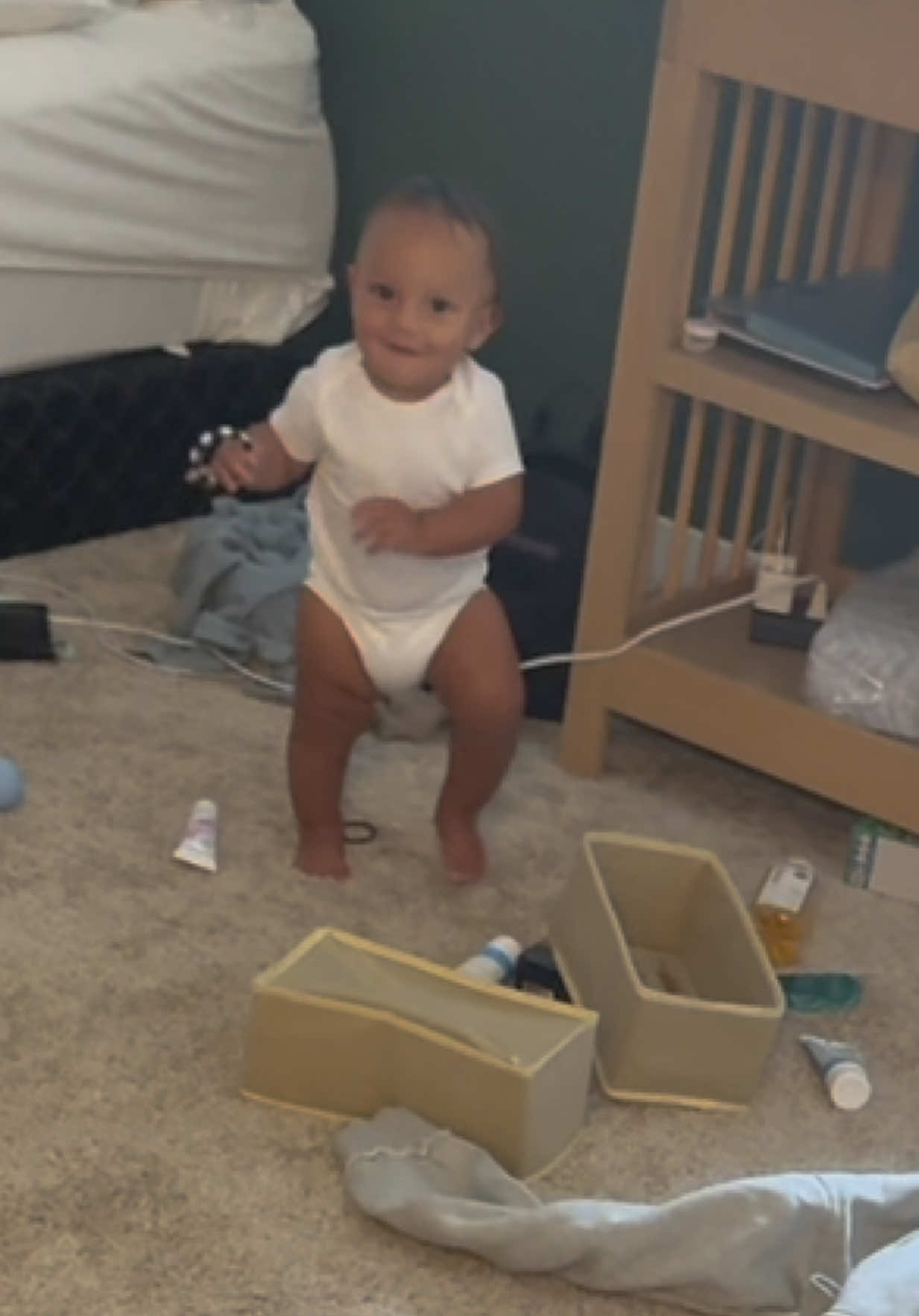 At least he learned quick 🤷🏽‍♂️😂 @Zaza #zaza #babies #larobenz #funny 