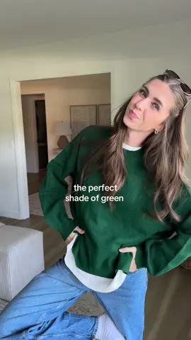 My favorite sweater at the moment (I have it in 4 colors!!!) not itchy and the perfect fit 🌲 wearing a large #sweater #oversizedsweater #falloutfits #fallfashion #summertofall #summertofalloutfits 