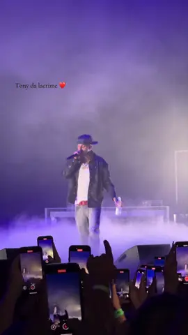 Autostima a terra anche se ho sempre fatto bene 🤕💔💘#tonyboy #lacrime #concert #concertotonyboy #uforia @TONY BOY 