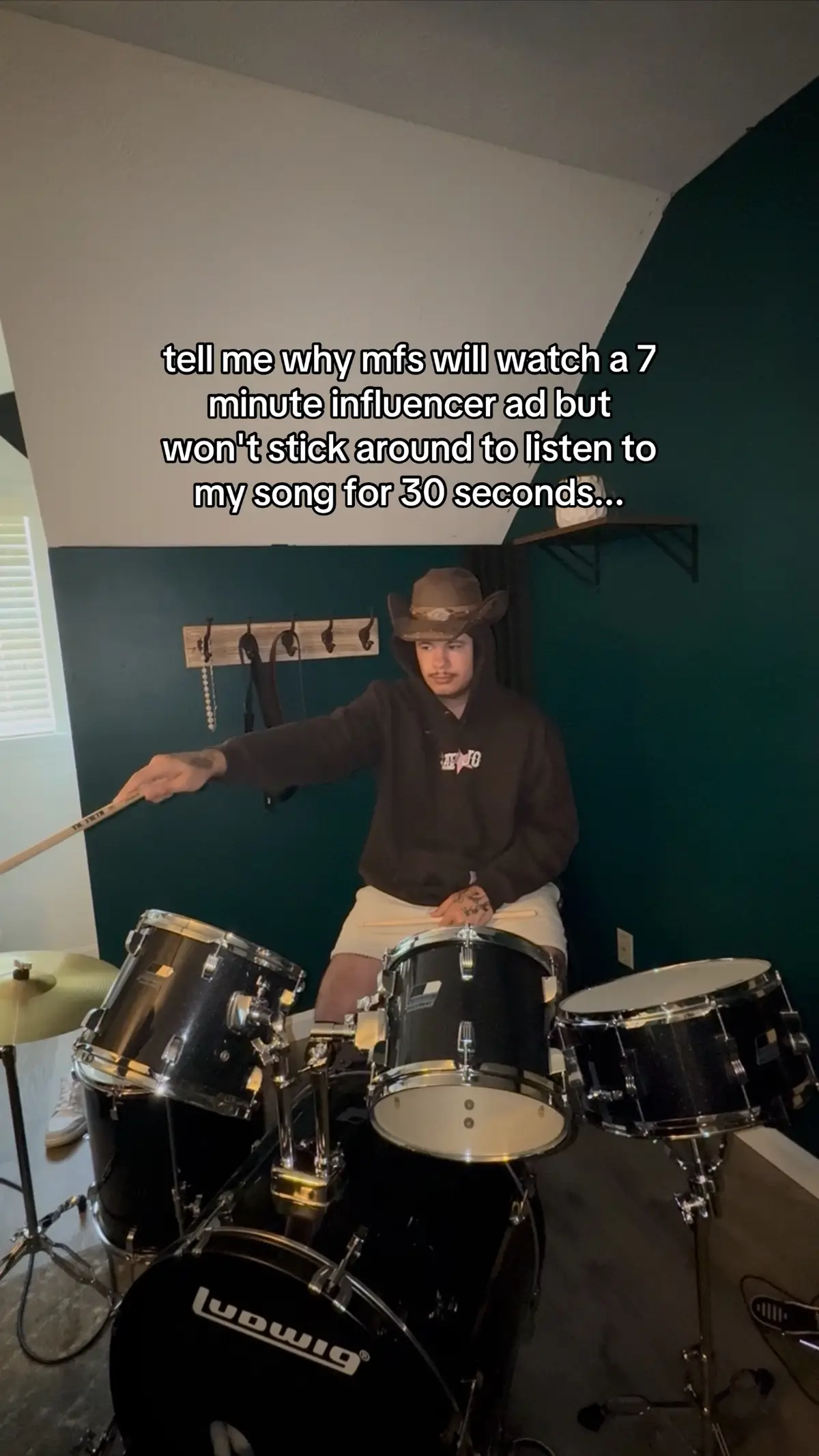 can someone please explain?? #folk #newmusic #acoustic #singersongwriter #noahkahan 