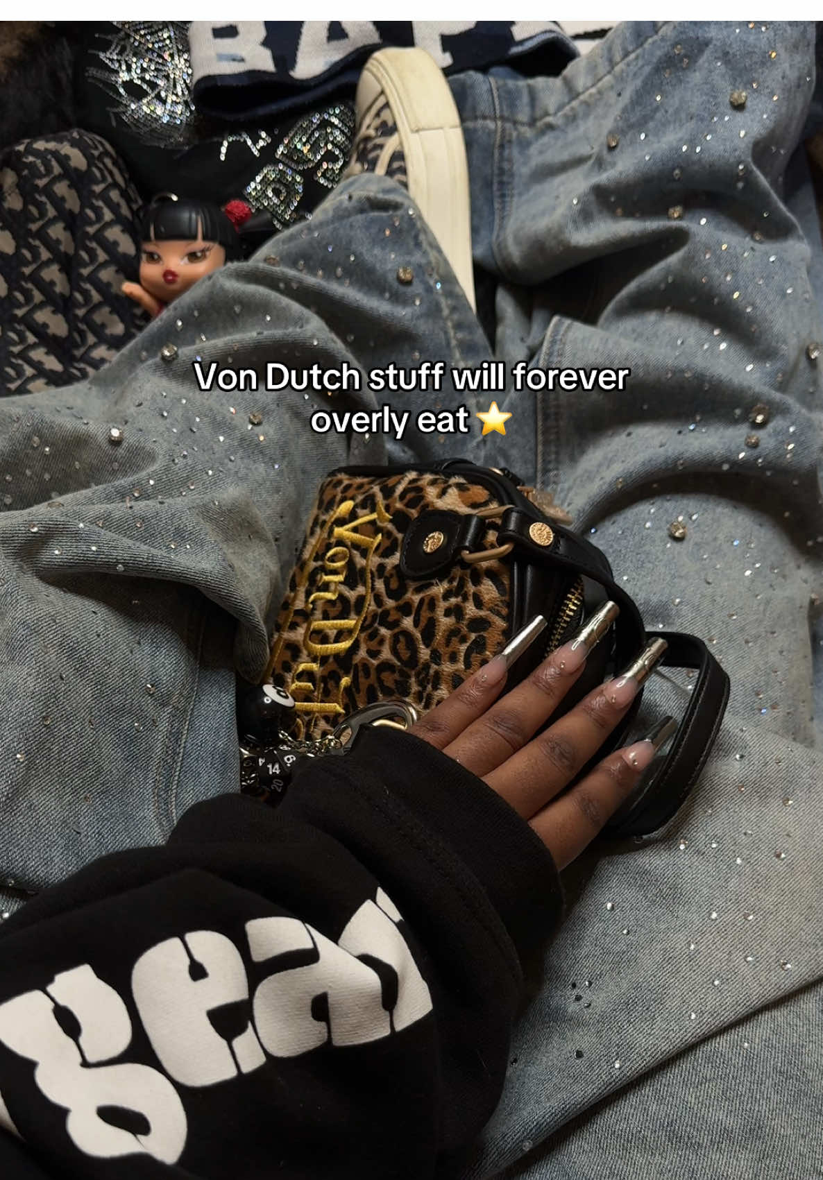 there bags never fail I need everyone at this point!!!!! #vondutch #streetwear #bag 