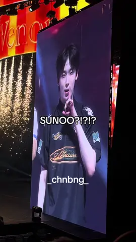 His stage presence is no joke istg #ENHYPEN #enhypenberlin #fyp #EN_WALKTHELINE #sunoo 