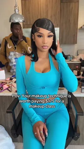 🚨 Chicago, are you ready?! 🚨 The BIGGEST makeup class of the year is happening on October 19th and you don’t want to miss this!  🥳💄 This isn’t just a class, it’s an unforgettable look & learn experience where you’ll gain the skills, tips, and confidence to take your artistry to the next level. ✨ 🎟️ Tickets are flying fast, and once they’re gone… they’re GONE. Secure your spot now and be part of history. Chicago, let’s make this night one for the books! 💙 #chicagomakeupclass #explore #chicagomua #beginnermua #howtodomakeup 