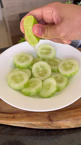 Misture limão no pepino