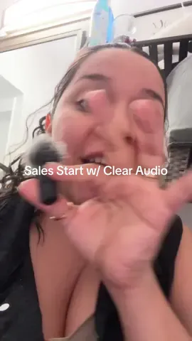 If you’re a mom creator trying to make sales while the kids are in the bath, the house is loud, or life is just life… this mic is your secret weapon 🎤💻 Clear audio = more trust = more conversions. Don’t let the chaos kill your content. #momcreator #ugccreator #momboss #contentcreatorlife  #tiktokgrowth 
