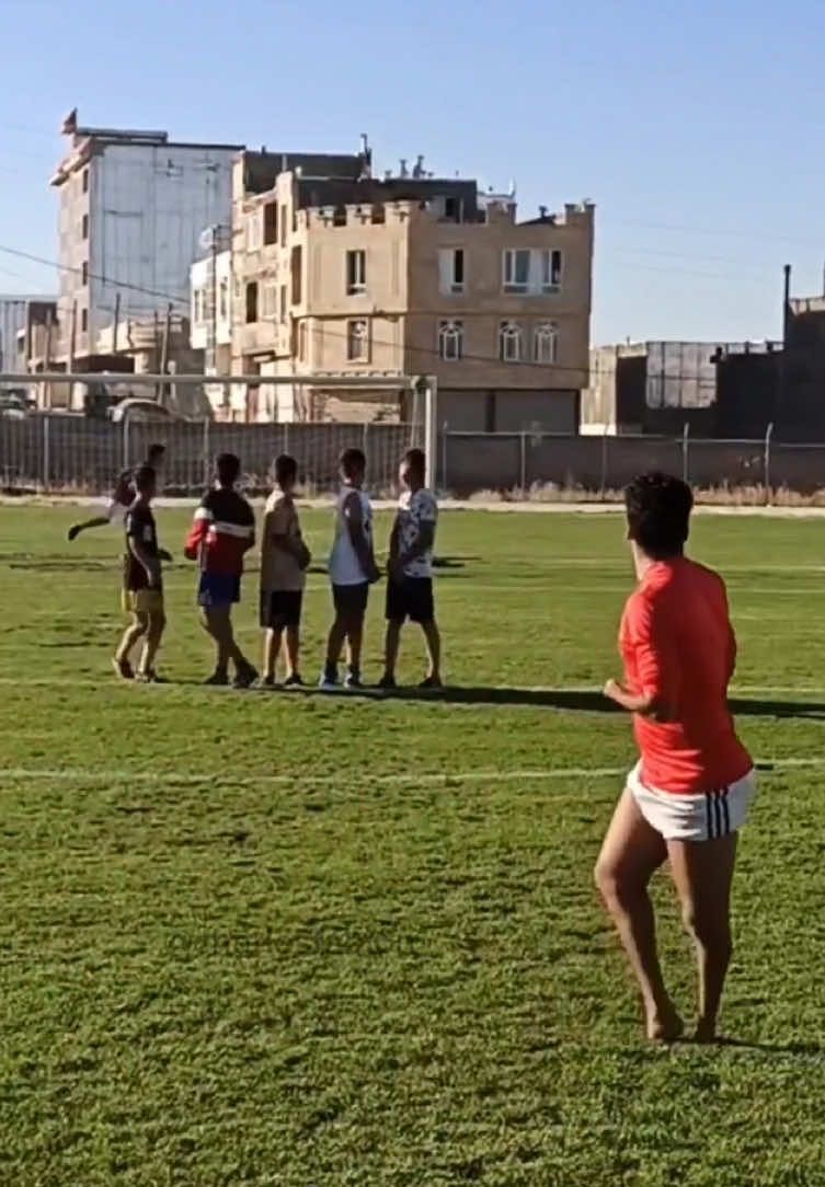 POV: olheiro no futebol do meu bairro ⚽️🤪😂 curte e comenta qual foi a melhor parte Segue e compartilha com os amigos ❤️ #futebol #jogador #neymar #cr7 #messi 