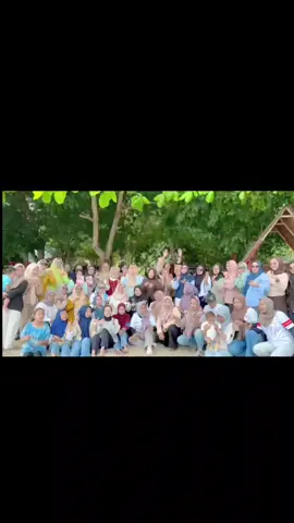 Kompak Selalu PKK desa Ngapa, next tahun depan ada lagi yah...  colek bu desa Humble, yang baik hati..... @ibuguru2901 #velocity #pantai #pantaiberova_kolakautara #pkkdesangapa 