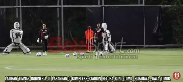 eksklusif latihan perdana timnas Indonesia 🇮🇩 di Surabaya #timnasindonesia #calvinverdonk🇮🇩 #kevindiks #emilaudero #timnasgaruda 