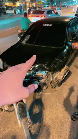 😱Autobahn road ke upar baad 12 baje bohot hi khatarnak kisam ka accident hua, jisse ke jo main chauraha hai uske bilkul beech mein dono side gaadiyan bohot zyada speed mein hoti hain. Is wajah se wo bhi turn kar raha tha, wo bhi turn kar raha tha, dono mein takraav ho gaya. To jo doosra banda tha, uski bohot zyada serious condition hai. Autobahn road ki bohot zyada buri halat bhi ho gayi hai. Is video ko jitna ho sake share karein, taake ye jo car hai aur doosre jo bande ki car hai, jo bande ki hai, wahan tak pohonch jaye🙏🏻#foryou #foryoupage #fyp 