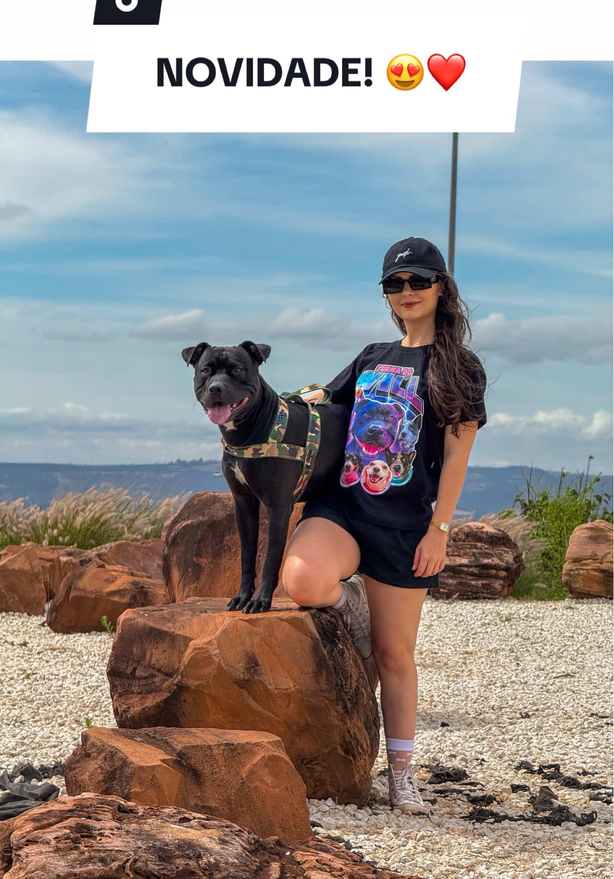 A Cocoricó tá grávida? 🤰 Não é dessa vez que tem piupiu na barriga da Cocó 🤣 Mas se liga na novidade: ⬇️🤩 Lançamos a segunda coleção de roupas da Turma do Will 😍 Quatro lindas estampas que vão te fazer apaixonar! 💓 E claro que tem promoção de lançamento para vocês! 🤩 Mas corre que é por pouco tempo 🏃‍♀️ Promo: compre duas camisetas e GANHE mais uma + frete grátis 😱 usando o cupom: WILL 🖤 Coloque as 3 camisetas que você deseja no carrinho e insira o cupom: WILL para ativar a promo! Prontinho 🥰 O link da loja está na minha bio 📲 #cachorro #cachorros #familia #moda #gato 