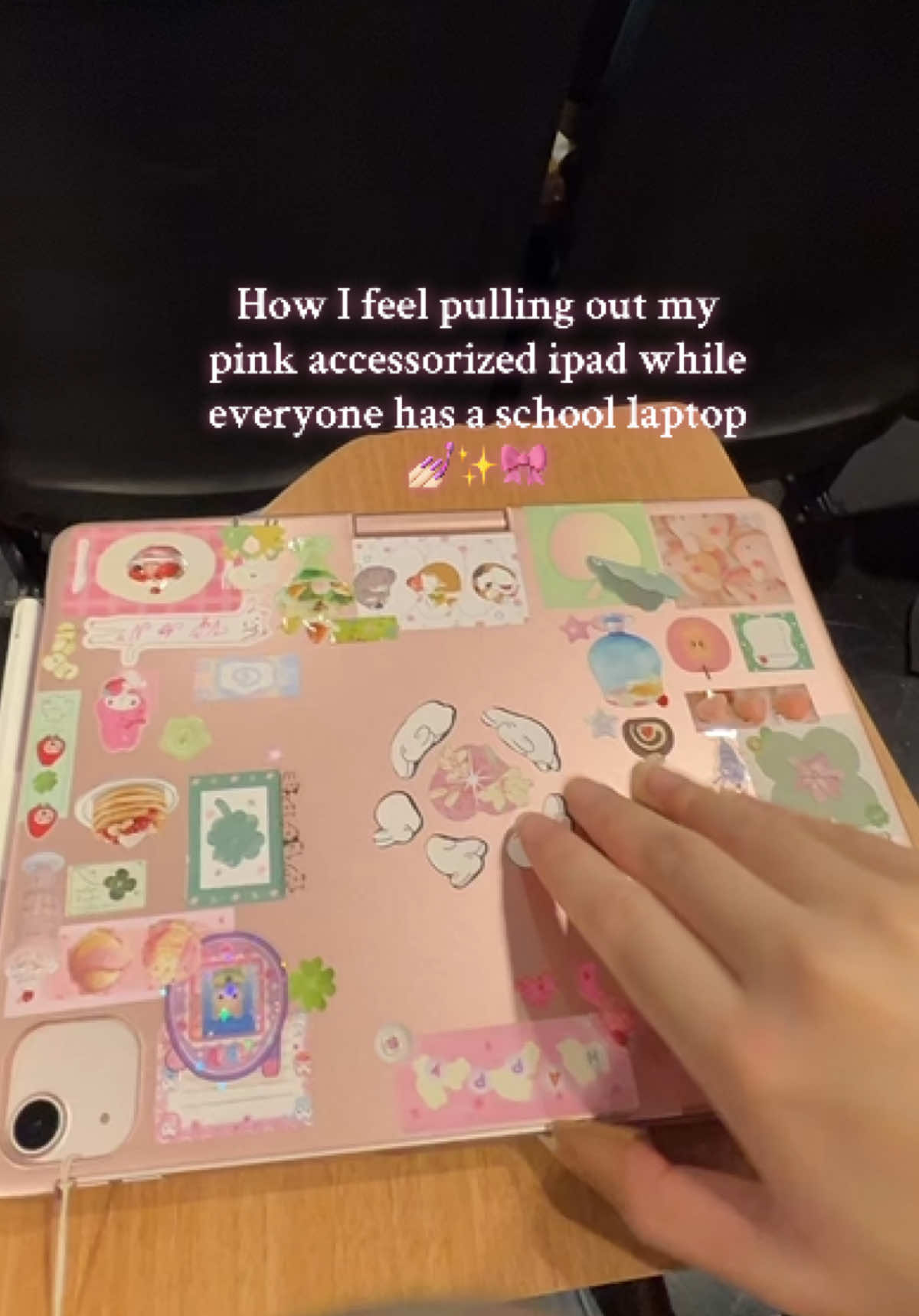 Walking into lecture class with my pink ipad 💅🏻✨  I’m #ellewoods my #legallyblonde moment 🎀 Not harvard but still #UT  #ipadkid 