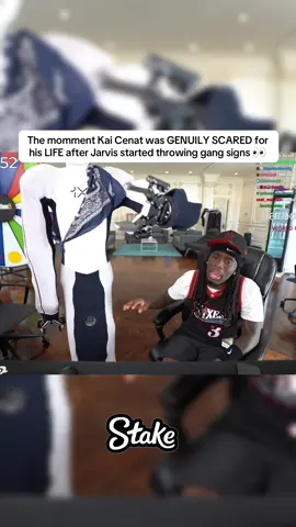 The momment Kai Cenat was GENUILY SCARED for his LIFE after Jarvis started throwing gang signs 👀 | 1xRobot| #kaicenat #viral #clips #fyp 