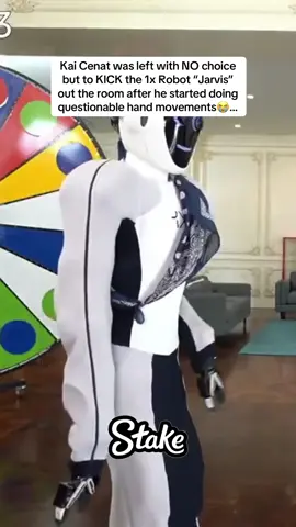 Kai Cenat was left with NO choice but to KICK the 1x Robot “Jarvis” out the room after he started doing questionable hand movements😭… #kaicenat #mafiathon3 #1x 