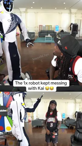 The 1x robot kept messing with Kai 😂😂 #kaicenat #kaicenatclips #1xrobot #mafiathon3 #fyp 