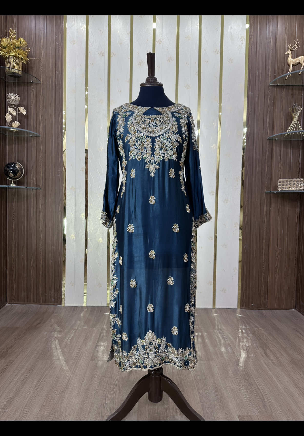 Zinc bottle green elegance 💚✨ Adorned with exquisite hand embroidery for a regal look. Perfect for weddings & festive occasions! For order: Ajwa Boutique 03015300542 #AjwaBoutique #BottleGreenDress #WeddingWear #LuxuryOutfit #partywear 
