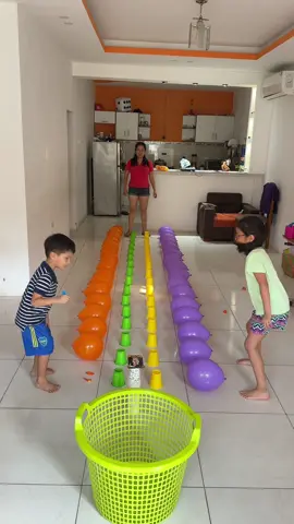 El mejor juego de los hermanos Santiago y Keyla #juegos #familytime #viral_video #humor #partycups 