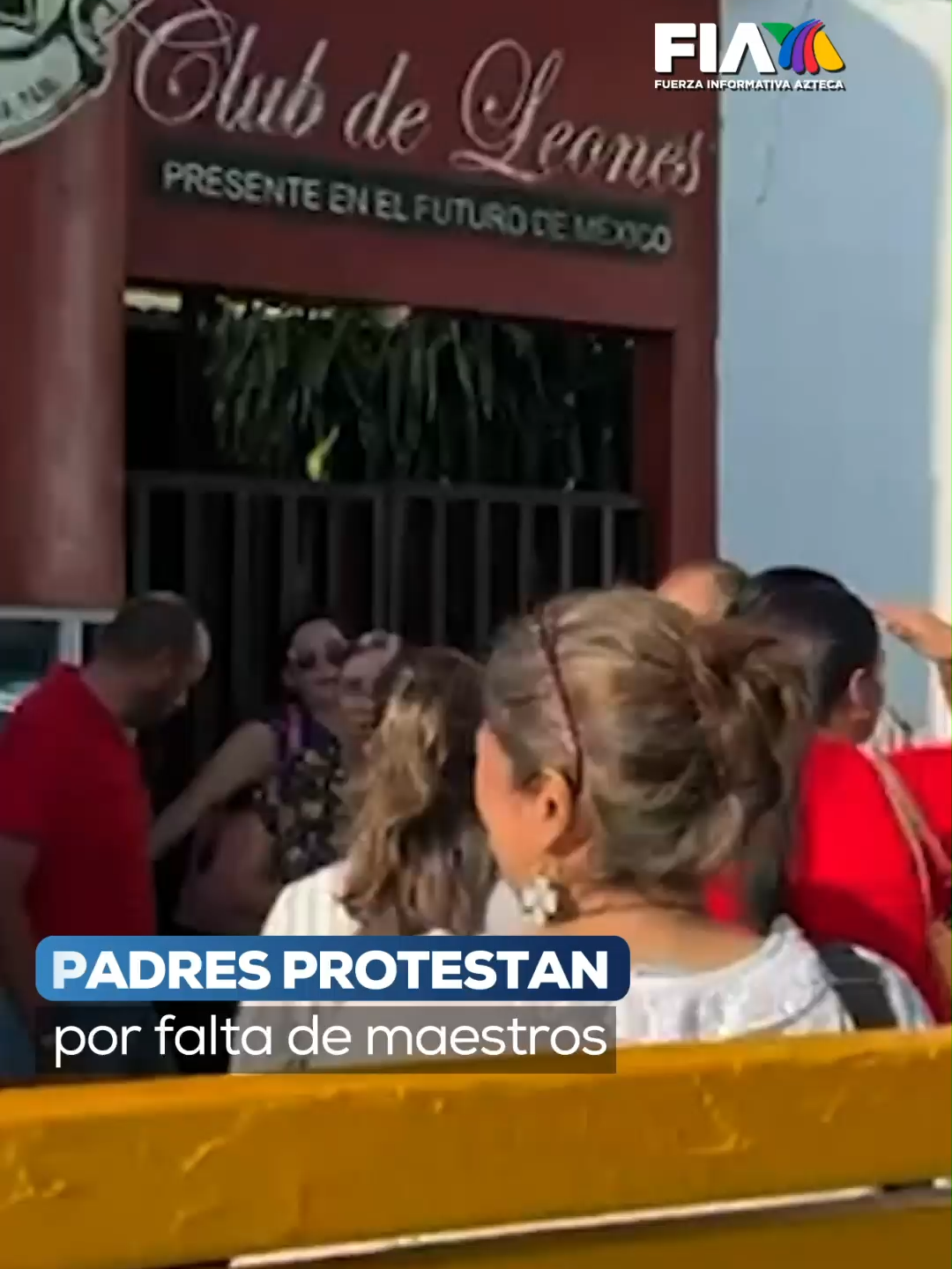📚 Regreso a clases con incertidumbre en Tamaulipas   En la primaria Club de Leones de Ciudad Victoria, el ciclo escolar comenzó con cinco grupos sin maestro, lo que provocó protestas de padres de familia. Aunque la Secretaría de Educación envió docentes, los padres exigen garantías de permanencia. Temen que sea solo una solución temporal y que, en semanas, sus hijos vuelvan a quedarse sin clases. La educación no debería depender de parches.  @villalvazo13 con la información en #HechosMeridiano #Educación #Tamaulipas #RegresoAClases #FIA #AztecaNoticias #TikTokInforma