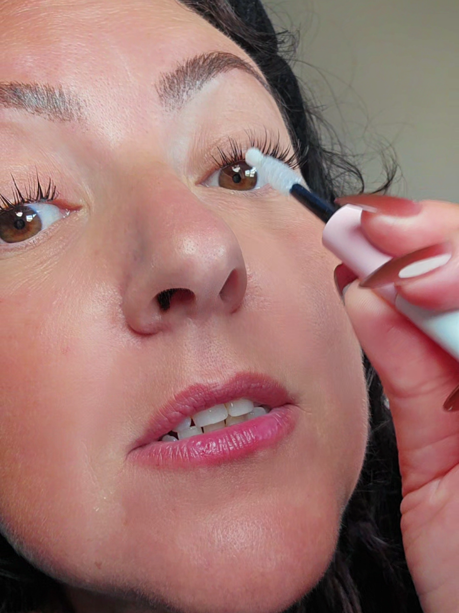 I can't believe how easy these lashes were! Girlllll if I can do it anyone can! #lashkit #athomelashes  #lashclusters #tiktokshoprestock #lashestutorial 