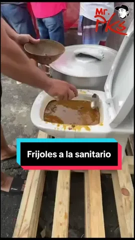 Frijoles en inodoro 🤮
