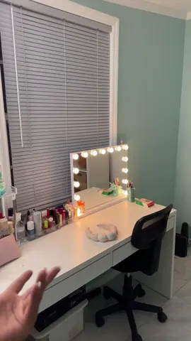 What do you think about it? I also want to get a different chair, the one that I can put my legs on 🙂‍↔️ #vanitymirror #vanitymakeup #makeup #imjustagirl 