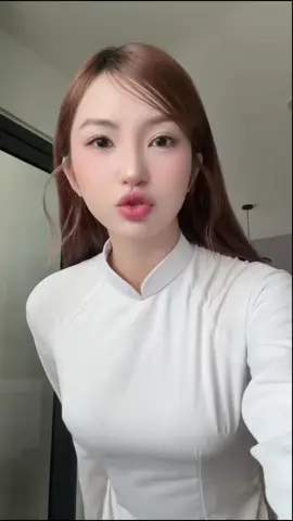 Hết lễ rồi chuẩn bị đi học thôi #ngamgaixinh #aodai #cute #xuhuong 