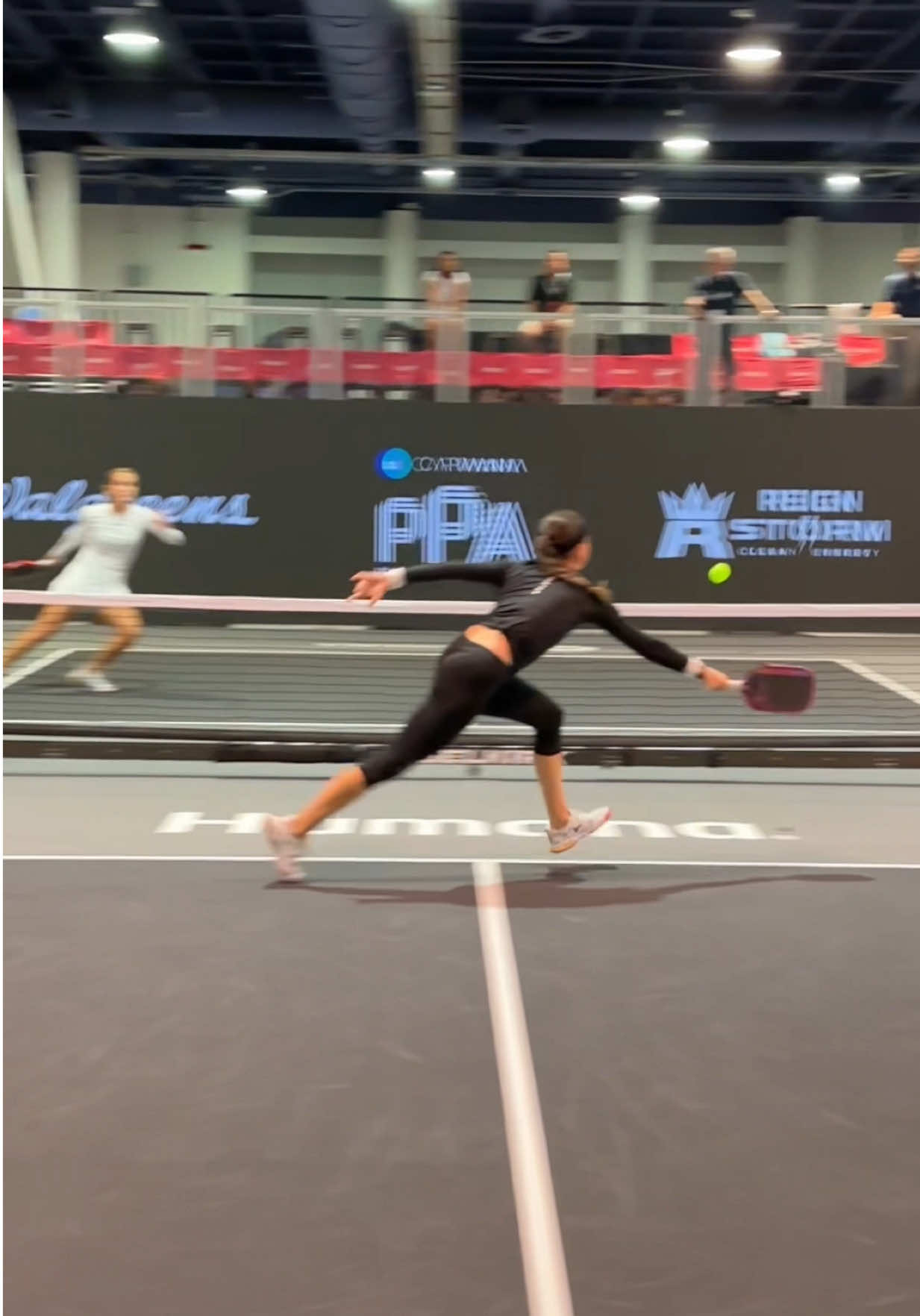 Singles pickleball is such an underrated grind. Every point feels like running a sprint. Doubles pickleball is great but the best athletes in the sport are battling one-on-one. ⚔️ @Carvana PPA Tour #pickleball #pickleballtiktok #pickleballhighlights #pickleballplayers #pickleballtournament 
