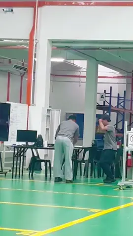 Boss bilang kita semua macm family jadi happy saja lah kerja..