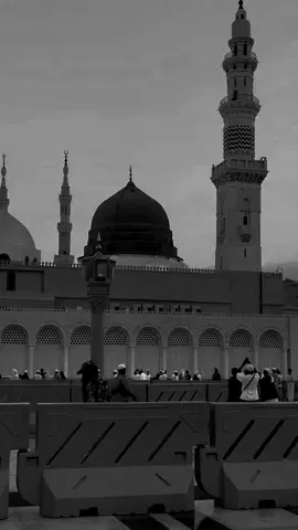 🌙 𝙈𝙞𝙡 𝙂𝙖𝙮𝙚 𝙈𝙪𝙨𝙩𝙖𝙛𝙖, 𝘼𝙪𝙧 𝙆𝙮𝙖 𝘾𝙝𝙖𝙝𝙞𝙮𝙚 ✨ (Rabi ul Awwal ki roshni dil ko sukoon deti hai 🕋❤️ ) #RabiUlAwwal2025 #IslamicVideo #NaatShareef #BlackAndWhiteEdit #ForYou 