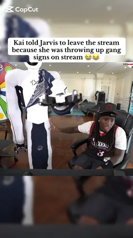 Kai told Jarvis to leave the stream because she was throwing up gang signs on stream 😭😂 #kaicenat #1xrobot #fyn #viral #streamer 