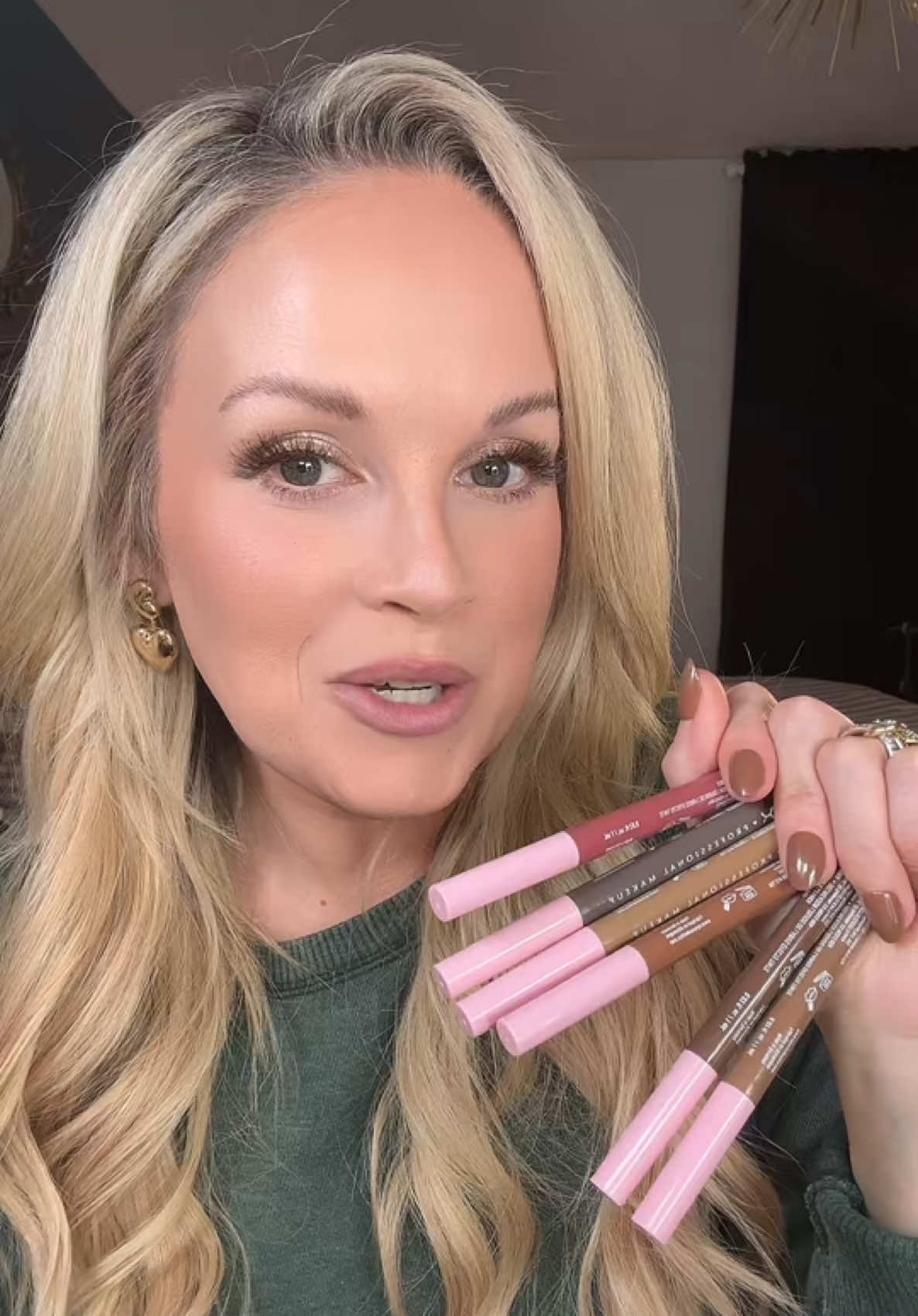New @NYX Professional Makeup Lip Lingerie Sculpting Liners 💋 Lightweight, transfer-proof, waterproof… and they STAY all day! #nyx #nyxcosmetics #nyxlipliner #lipliner #lipcombo 