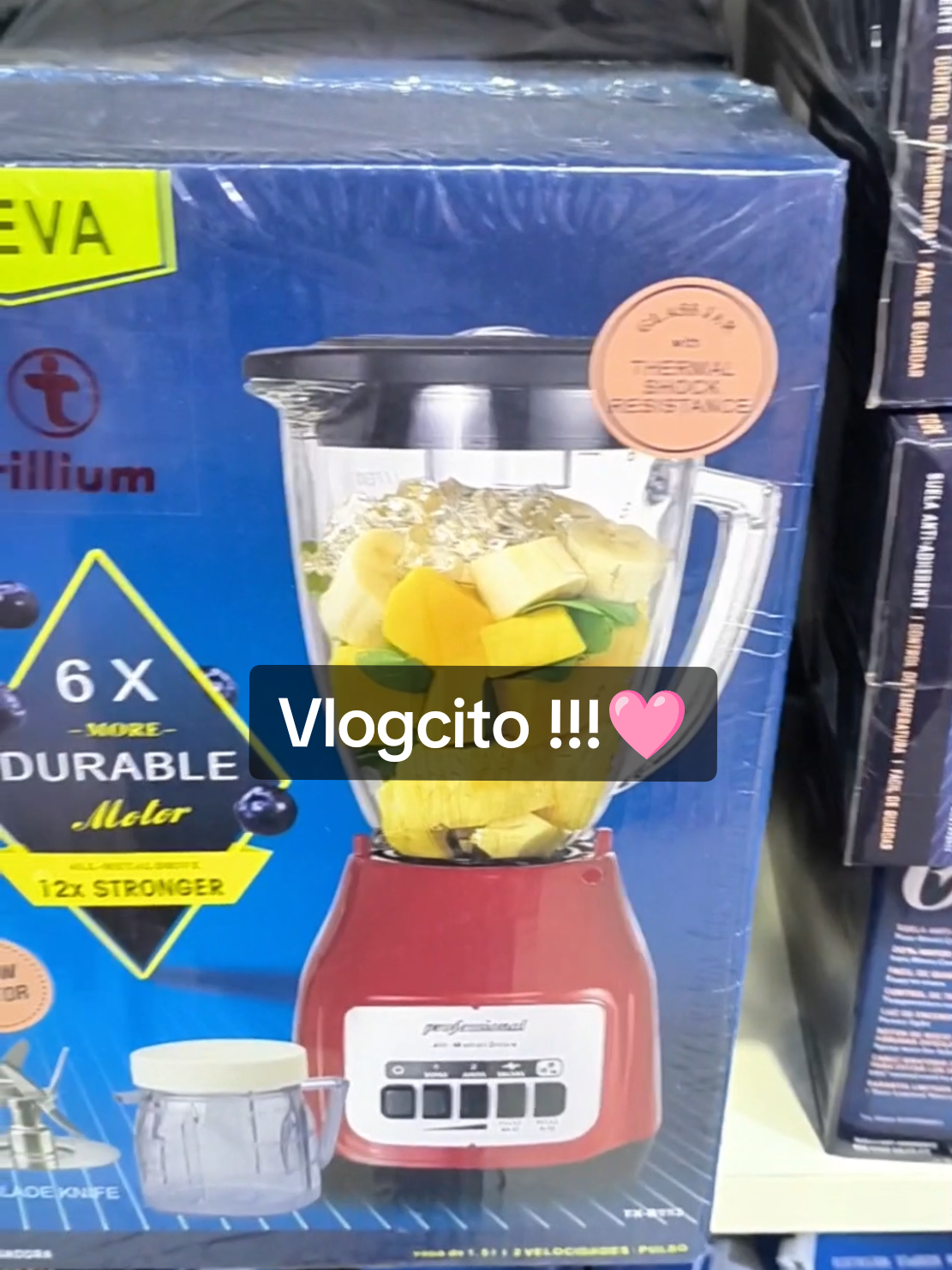 tal vez para muchos va ser aaaah una licuadora 🫠 pero es mi licuadora 🩷🙈✨ a mí me encanta hacer jugos con leche 🥛 😋  más que todo por eso, como les dije hay de 200 bs hasta de 3000 bs 🙊 así de cariñoso el precio. decidí cómprame una que valga la pena no tan barata ni tannnn cara al menos que me dure unos añitos si la cuido bien 🙈 ( bueno hay me ven lavando la licua... con cuidado, secandola que no se me vaya a romper 😂) me emocione comprando más una licuadora que maquillajes kkkkkk... insta:damarisluiss #justcontent #bolivia #contenido #Vlog #santacruz 