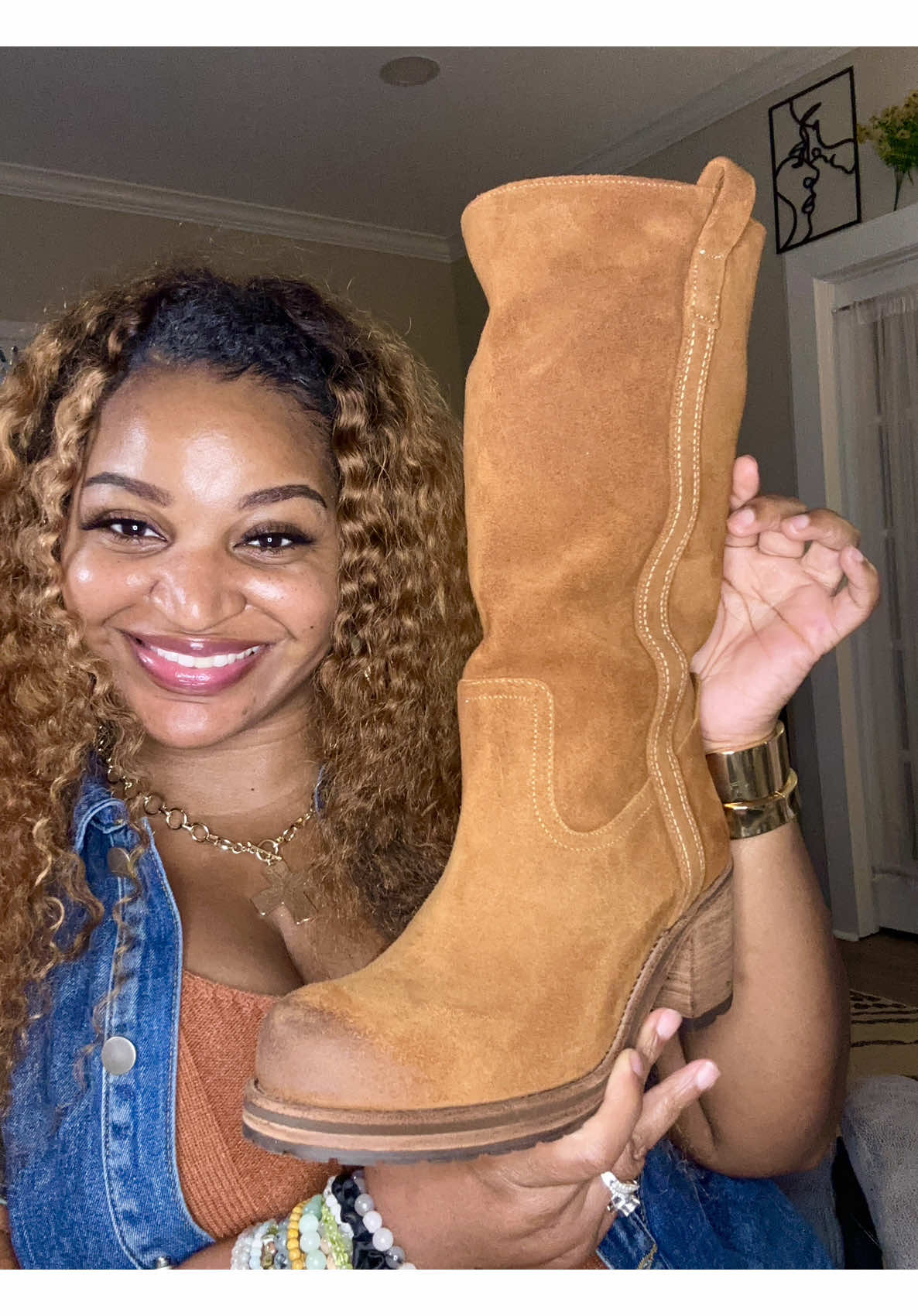 These suede boots are EVERYTHING 🤎 from jeans to dresses, they instantly elevate your look 👢 #WesternStyle #CowgirlBoots #FallOOTD #bootbarn  #SuedeBoots 