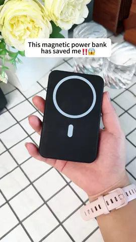 The best portable charger 🧲🔥#fyp #portablecharger #magneticpowerbank #charger #powerbank 