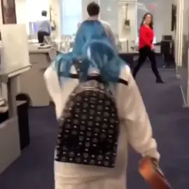 the way she walks #billieeilish #billieeilishfanpage #billiefan #billiestan #fyp 