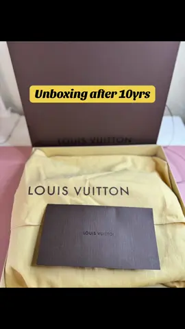 Let’s unbox my Speedy 30 after 10yrs of preservation…. It’s been in its orignal boxing. @Louis Vuitton  #fyp #louisvuitton #speedybag 