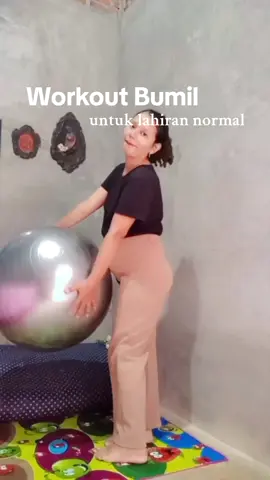 Kita usahakan badan sehat lahiran normal dengan olahraga gymball🥰🤲 #fypfyypシ #gymballbumil #tm3 #pregnant #bumilhappy 