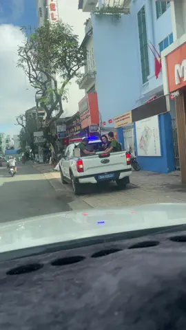Còng số 8 xiếc chặt tay a !!